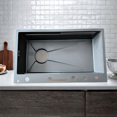 Серая кухонная мойка с перегородкой для современных кухонь