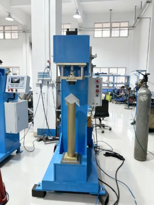 Гидравлический станок для формовки и соединения углов