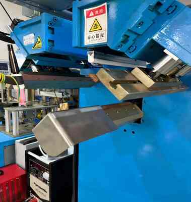 Сварочный аппарат с ЧПУ для вертикальных швов и нижних углов - специальный сварочный аппарат