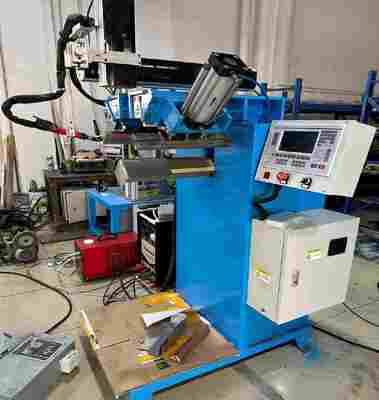 Сварочный аппарат с ЧПУ для вертикальных швов и нижних углов - специальный сварочный аппарат