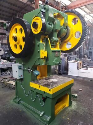 Станок для производства кухонных моек с ЧПУ, ПЛК-управлением и пневматическим зажимом для моек из нержавеющей стали с поддержкой инженера за рубежом